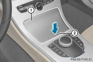 serie minimum sectie Mercedes-Benz C-Klasse: Opbergvak in middenconsole voorin - Opbergvakken -  Opbergmogelijkheden - Beladen en nuttige informatie - Mercedes-Benz C-Klasse  - Instructieboekje